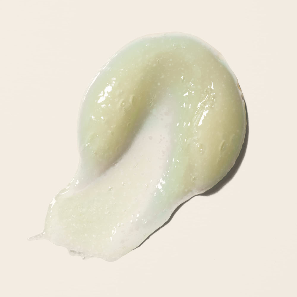 Bouclème refreshing mint and citrus scent close-up indicating a cooling scalp feel.
