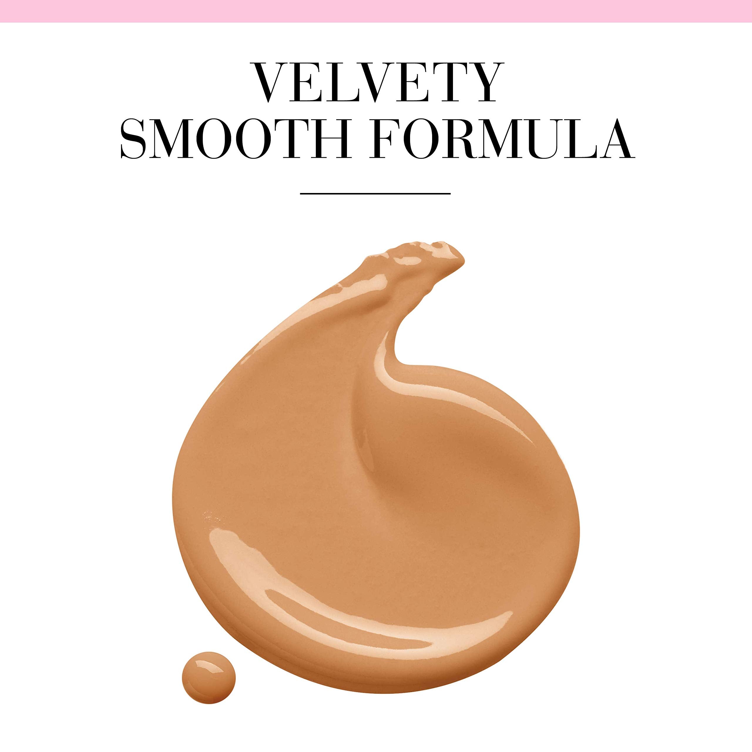 Bourjois Always Fabulous 24H face-application-shot depicting smooth finish.