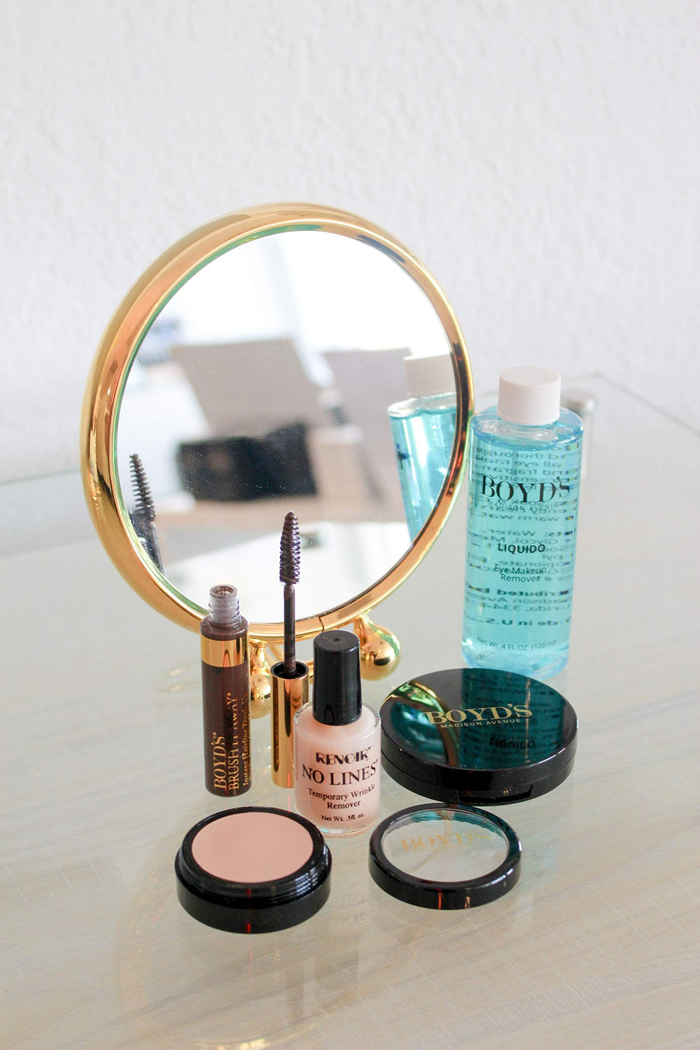 Versatile on face and body for quick touch-ups anywhere.