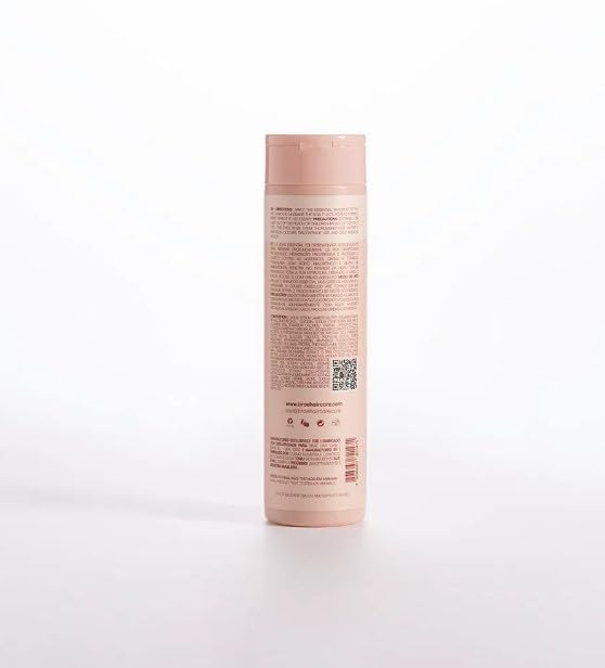 Braé Essential Shampoo label closeup highlighting color-safe daily-use formula.