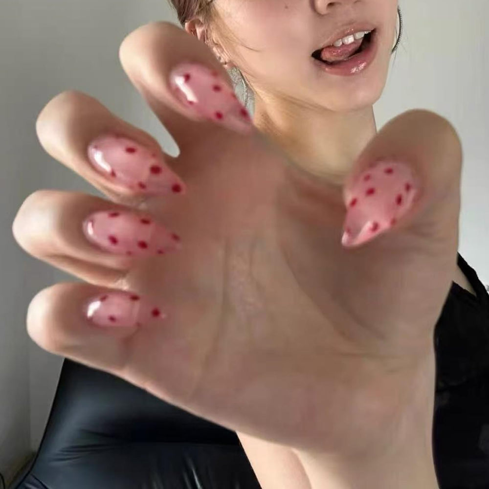 BRKYKGK ABS material fake nails offer durable, everyday wear.