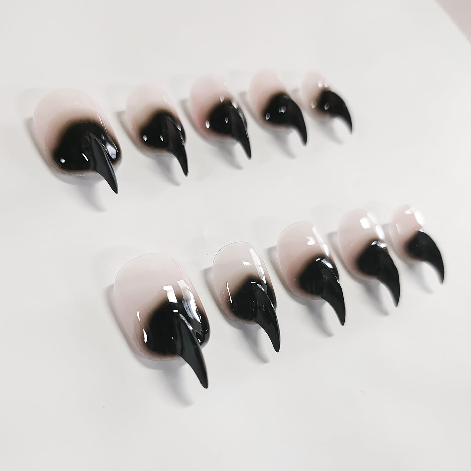 BRKYKGK black glossy press-on nails for a bold night-out look