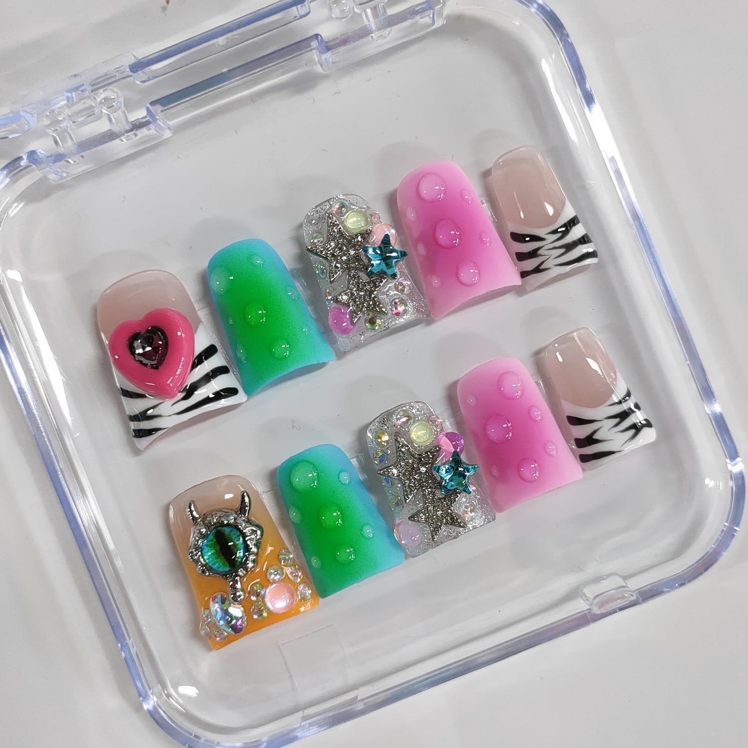 BRKYKGK water drop design adds subtle shine to nails