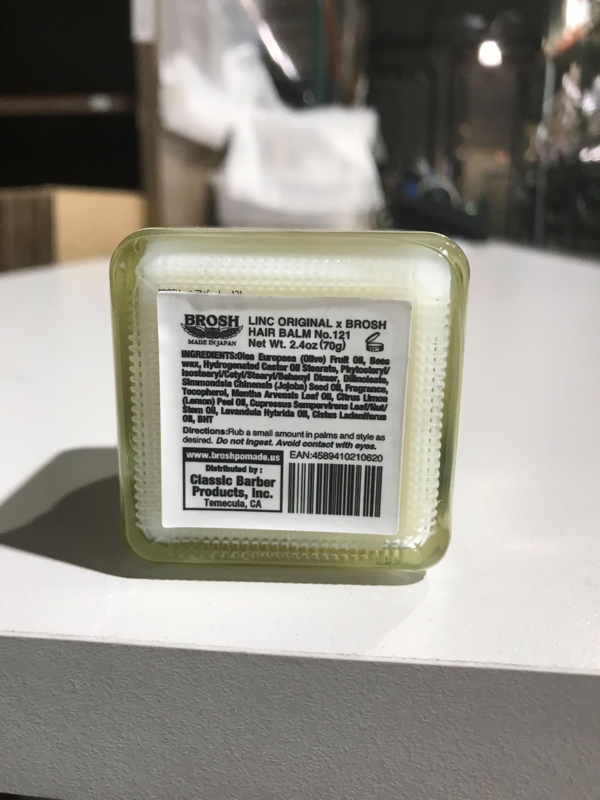 BROSH Hair Balm 121 hair-styling-action illustrating versatile hold and conditioning.
