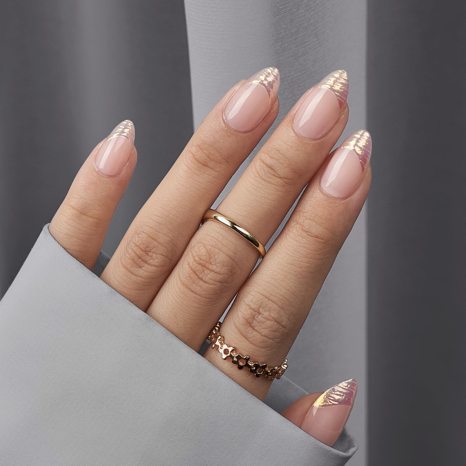 BTArtbox Aurora glitter almond nails to elevate festive looks.