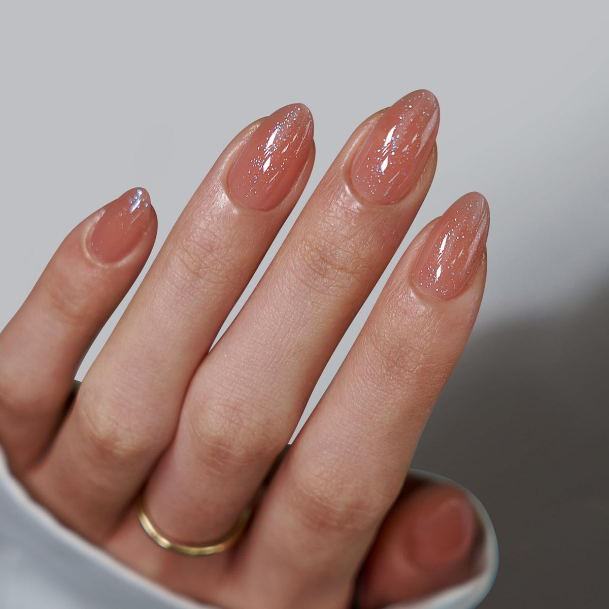 BTArtbox Citrine Glow press-on nails kit for quick, sparkling manicure.