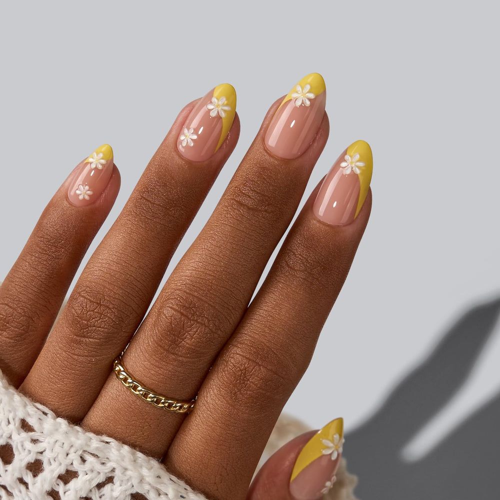 BTArtbox Daisy glue-on nails application area highlighting simple, quick DIY use