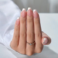 BTArtboxnails XCOATTIPS fast-dry nail glue enables quick, neat application
