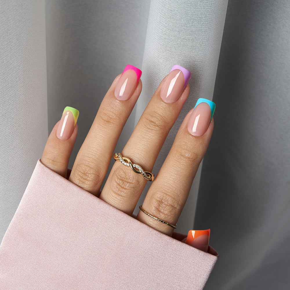BTArtboxnails XCOATTIPS Short Square Nails create a quick, salon-like extension.