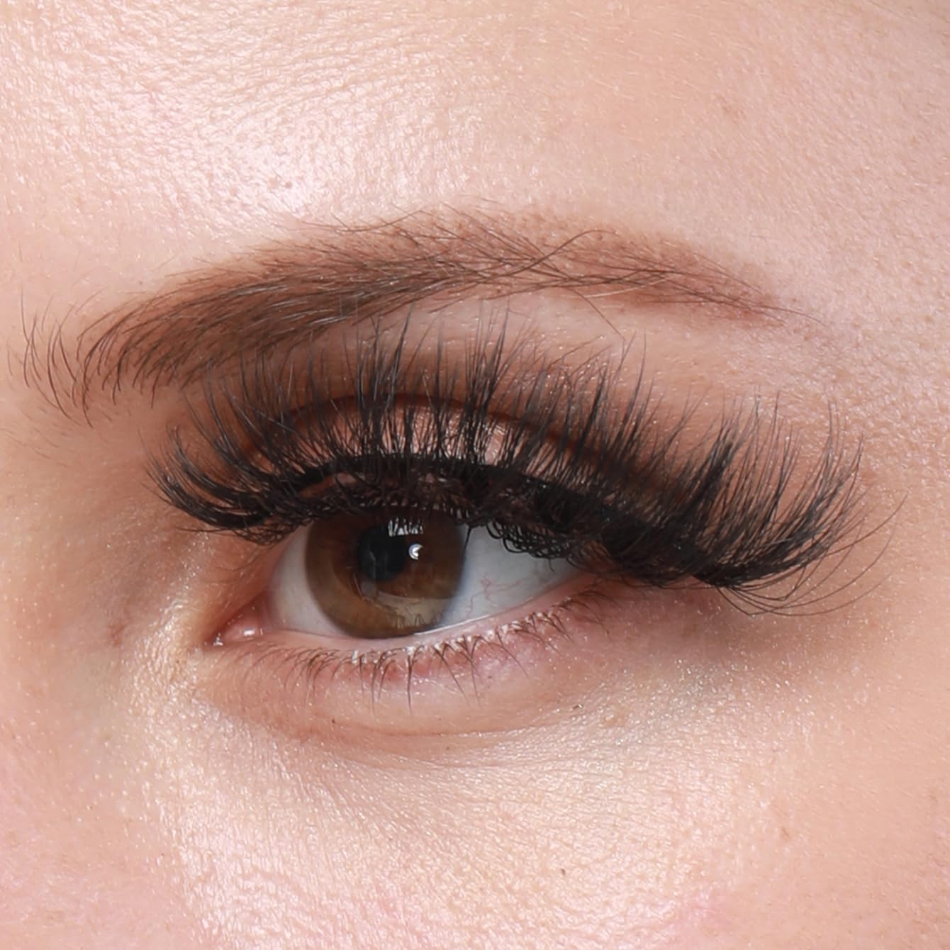 BTLLSSH vegan matte lashes with knot-free design for seamless blending.