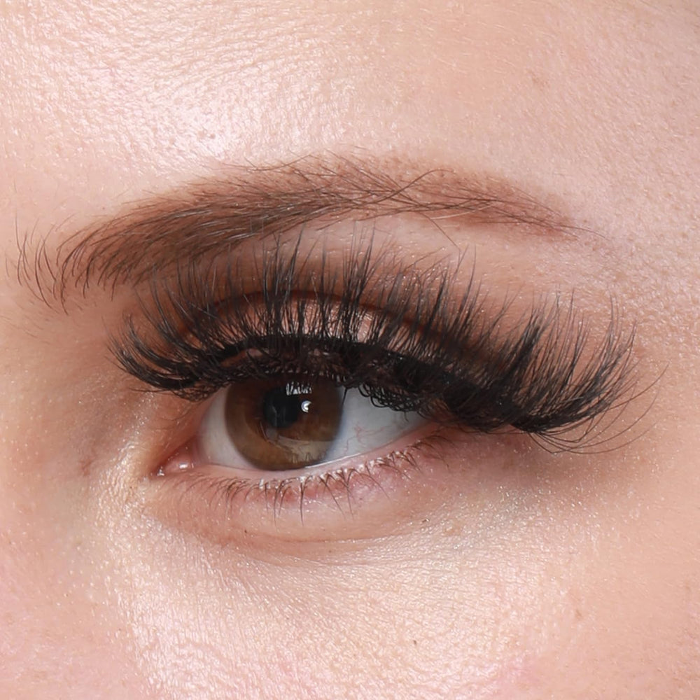 BTLLSSH vegan matte lashes with knot-free design for seamless blending.