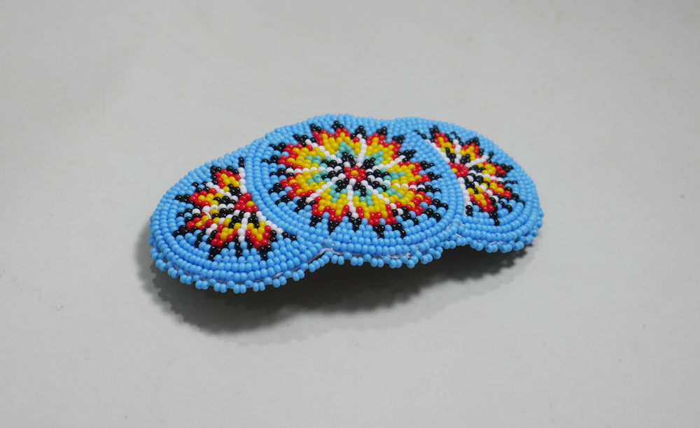 BuyBeaded hair clip sturdy clasp closeup for secure all-day wear