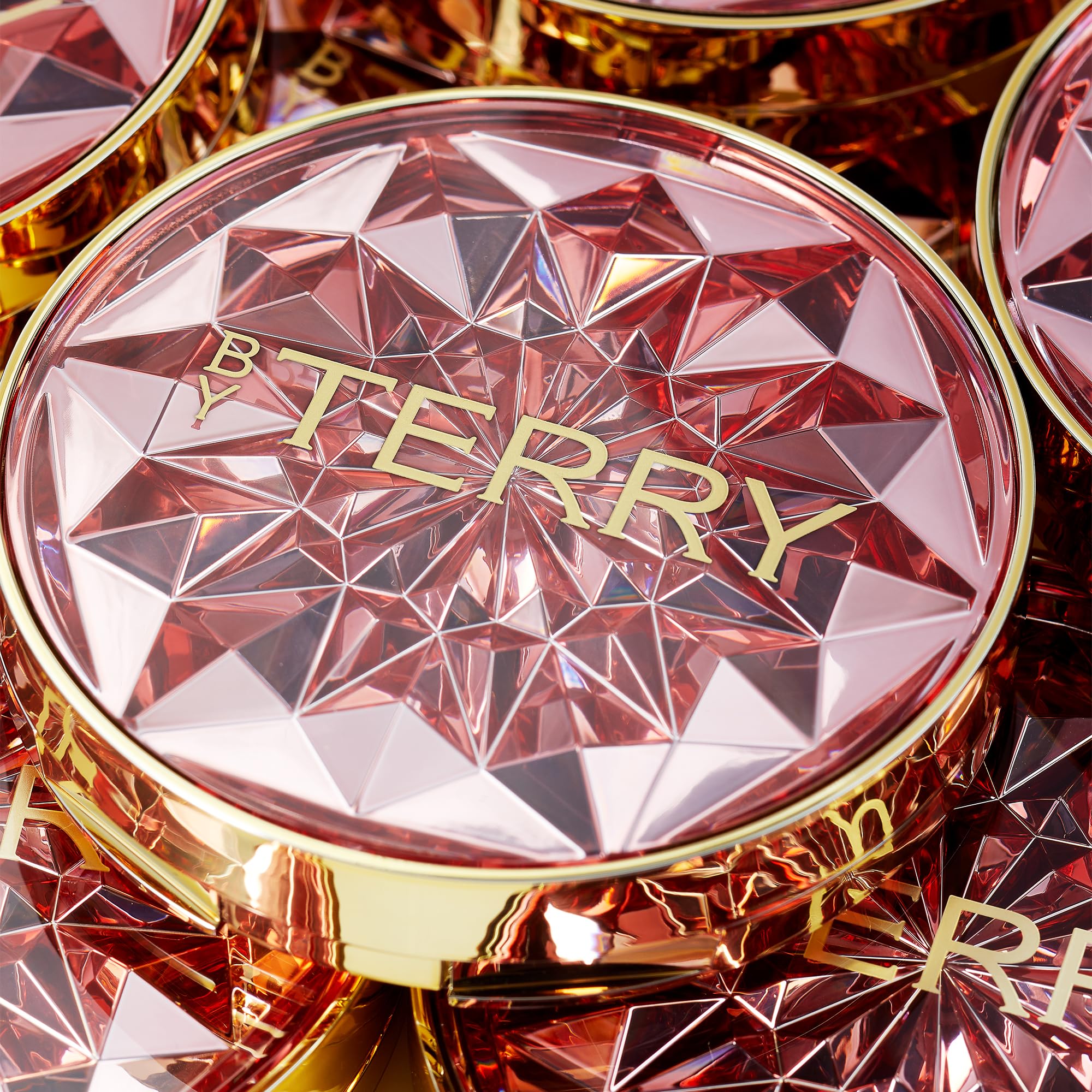 By Terry Starlight Glow CC Highlighter applied on lids for a shimmering eye look