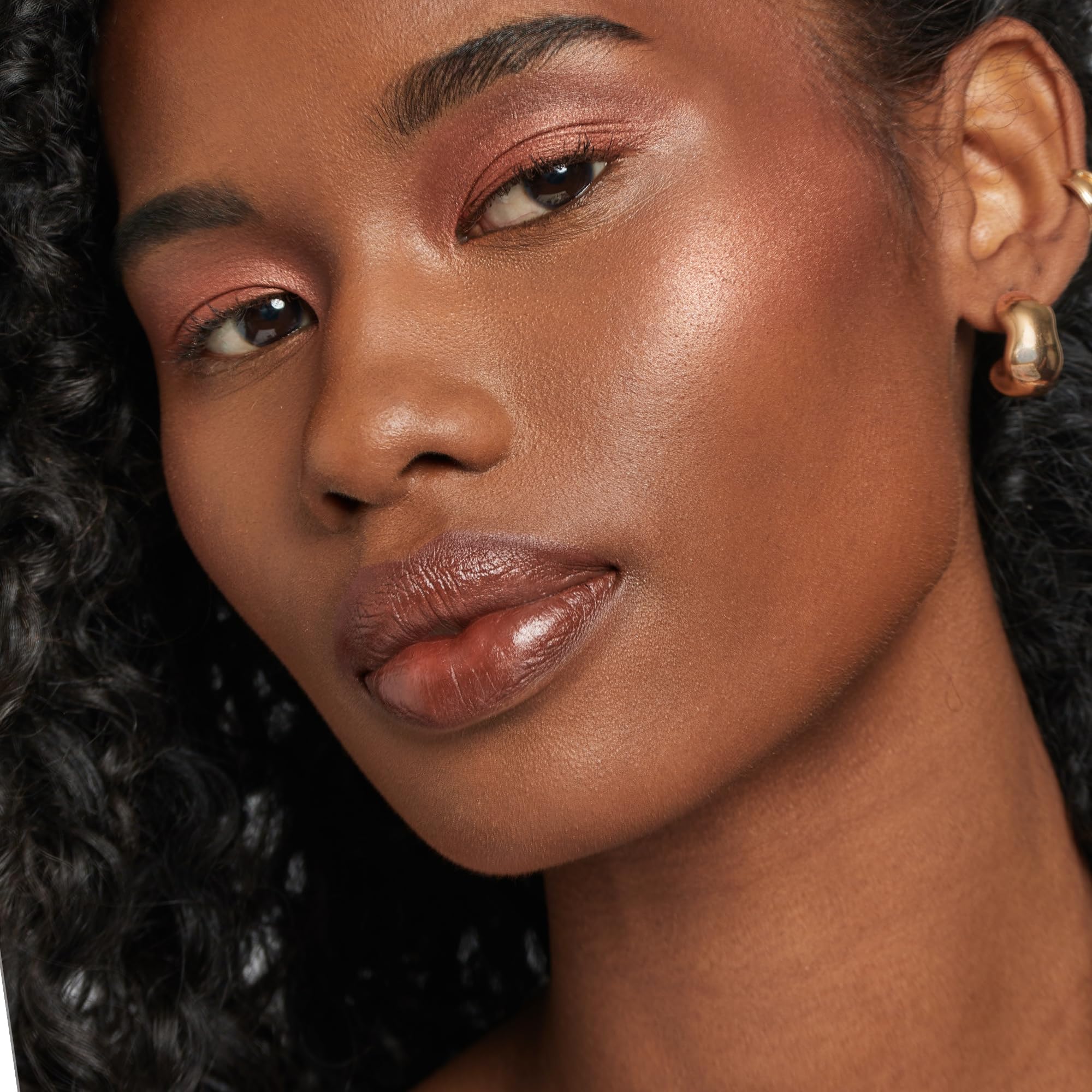 Swatch of By Terry Starlight Glow CC Highlighter with soft brush stroke