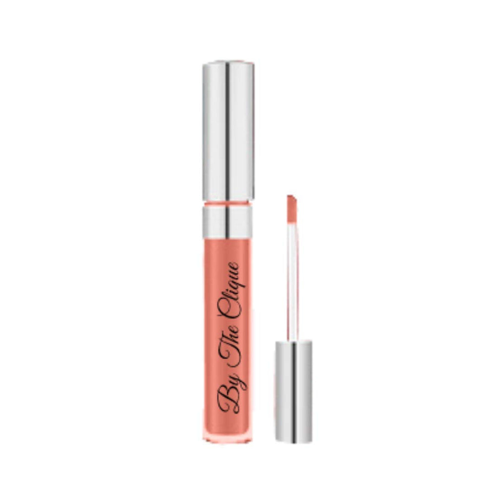 By The Clique Premium Matte Lipstick demonstrates a long-lasting, comfortable, non-drying feel on lips