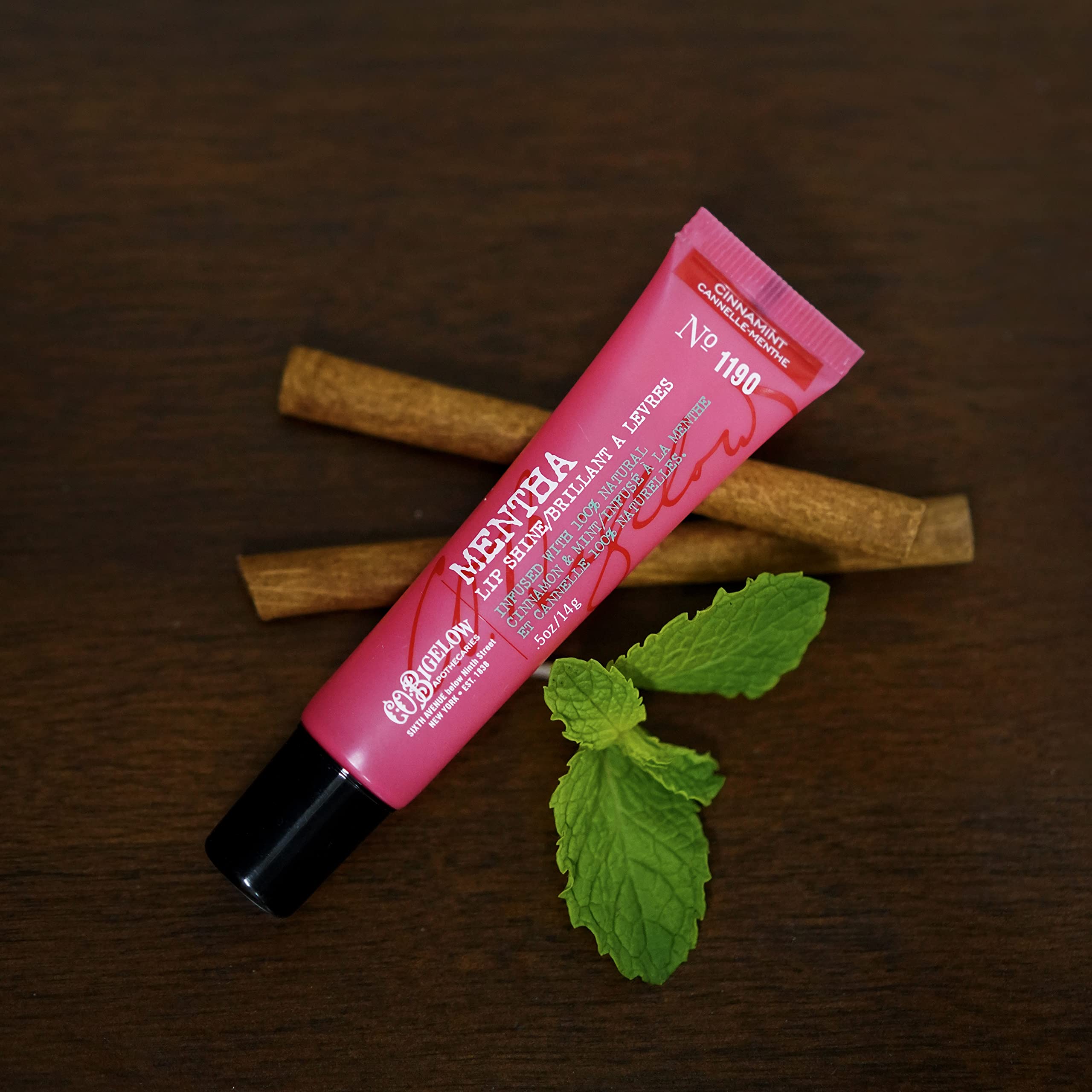 Cooling peppermint and cinnamon aroma enhances daily lip care routine