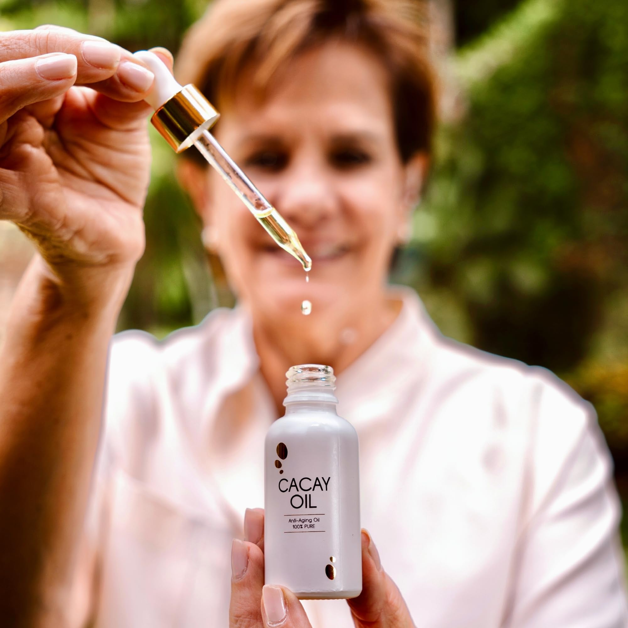 Cacay Pure oil absorbs quickly without greasiness on skin.