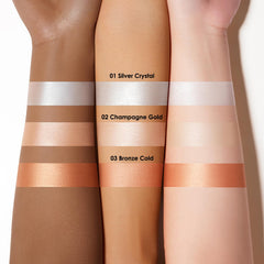 CARSLAN 3D highlighter mixed with foundation for a fresh, luminous finish