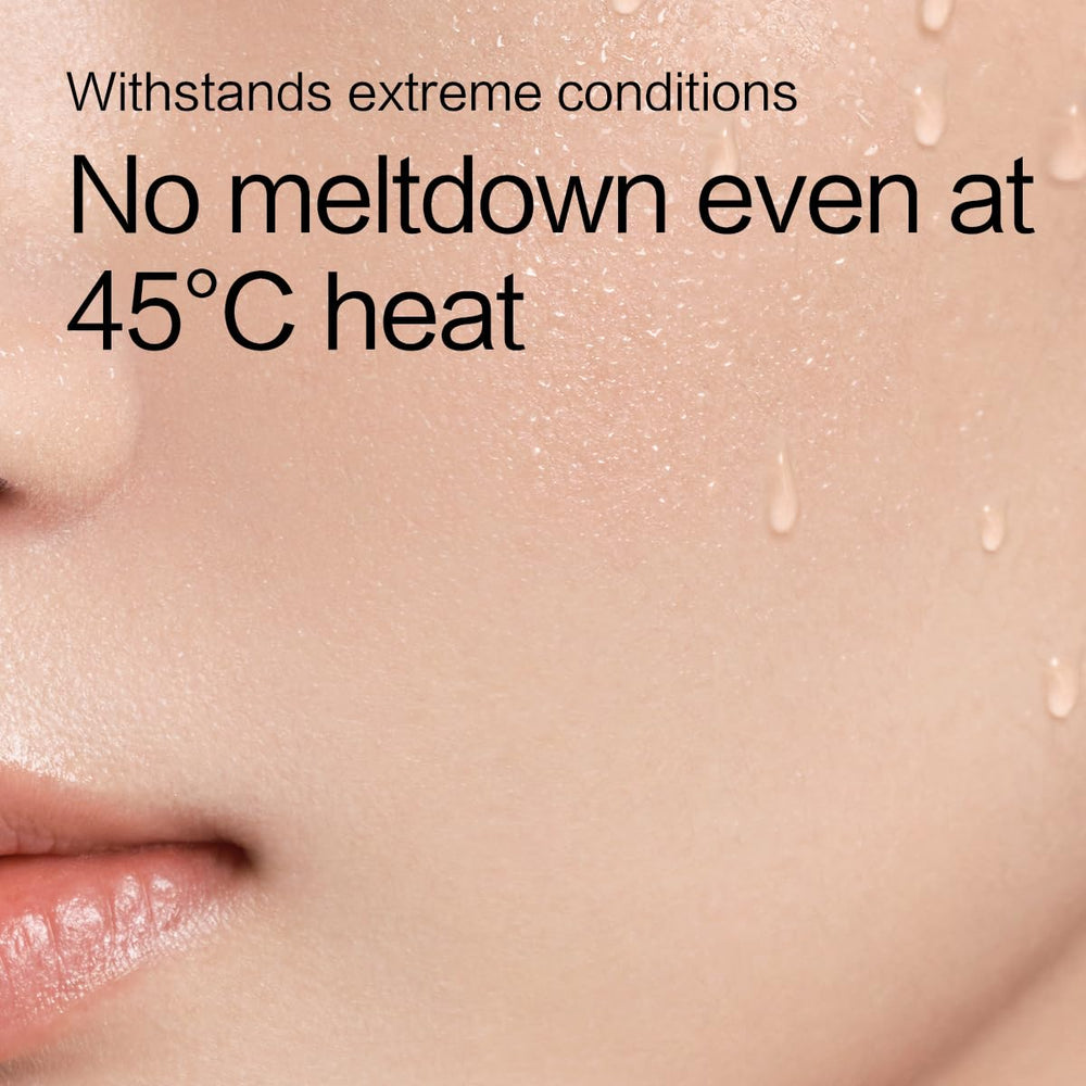 CARSLAN Black Magnet foundation close-up highlights natural matte finish and minimized shine.