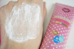 Cathy Doll L-Glutathione Magic Cream ultra-soft texture in hand
