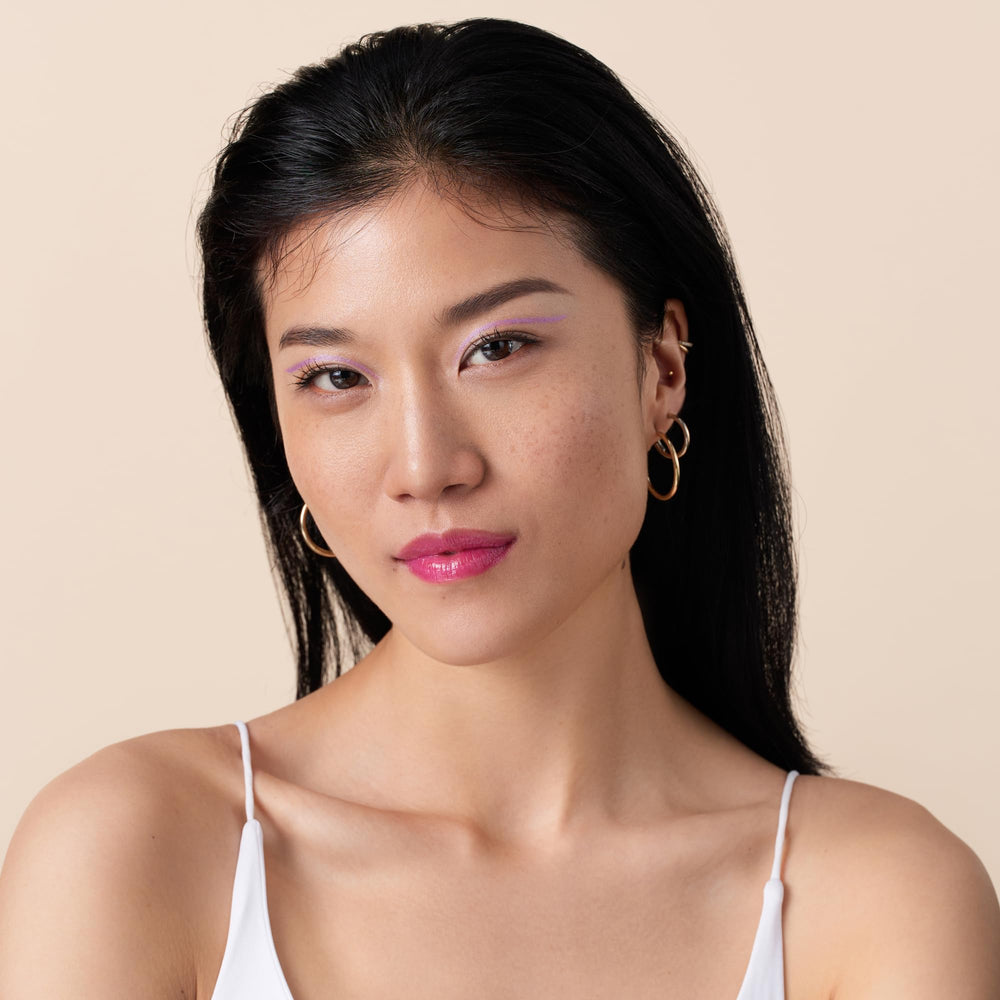 Lip oil tint responds to pH for a personalized color shift