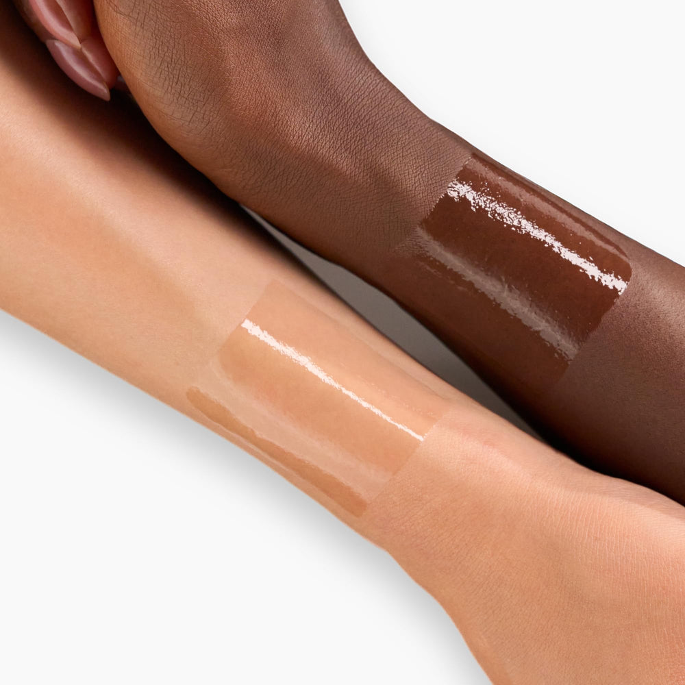 Twist-up applicator allows precise, mess-free lip care.