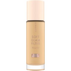 Catrice Soft Glam Filter Fluid application with doe-foot applicator for precise glow.