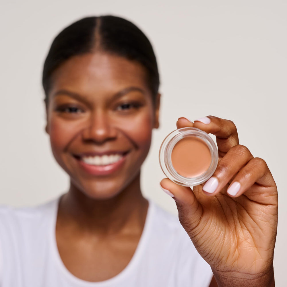 Catrice Under Eye Brightener application on skin for effortless blend.