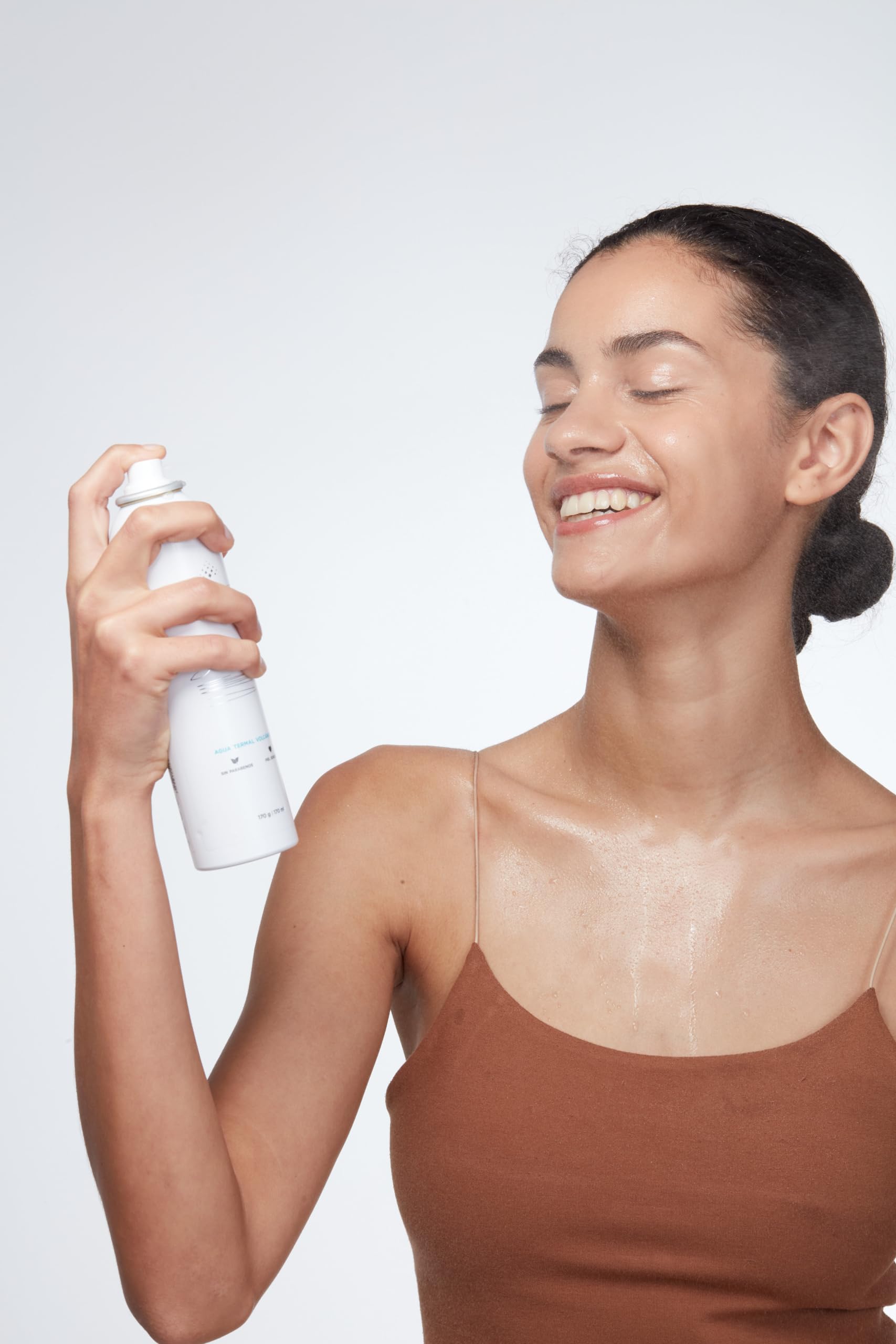 CAVIAHUE refreshing mist for sensitive skin offers a quick pick-me-up.