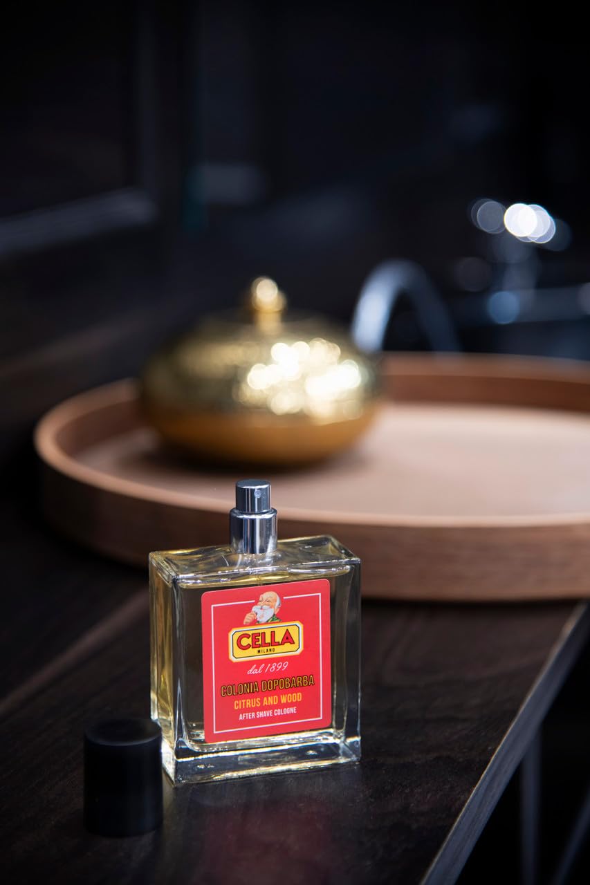 Packaging box image signals gift-ready presentation and timeless grooming heritage.
