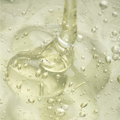 Cellcosmet Activator Gel skin application demonstrates quick, refreshing primer-like effect.