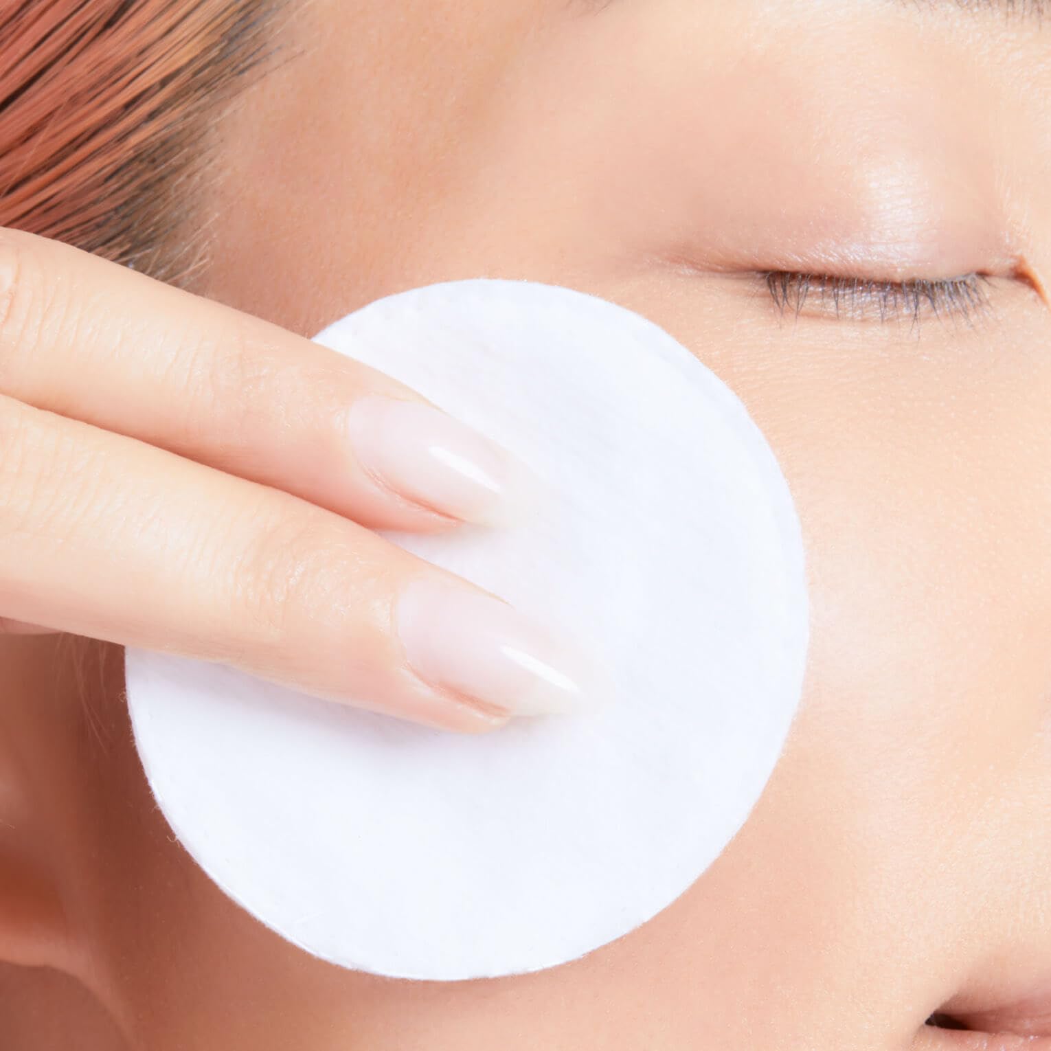 Cellcosmet Active Toner close-up of rose and chamomile ingredients for soothing refreshment