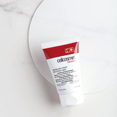 Cellcosmet Anti-Stress Mask applied on skin demonstrating redness soothing effect.