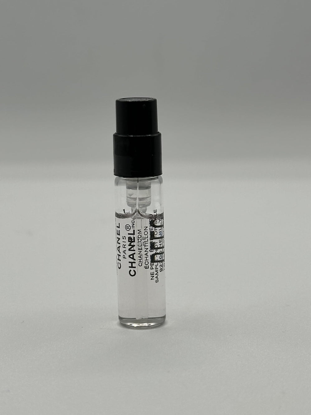 CHANEL Bleu de Chanel sample pour action, quick note check.