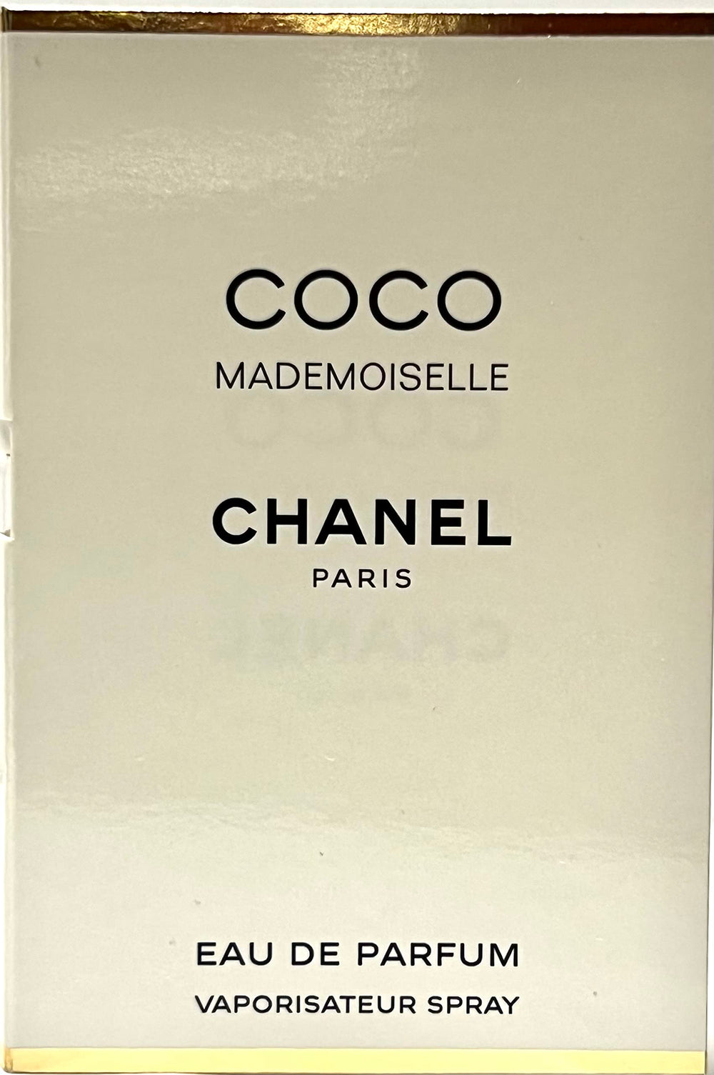 CHANEL Coco Mademoiselle scent experience image illustrates elegant everyday wear.