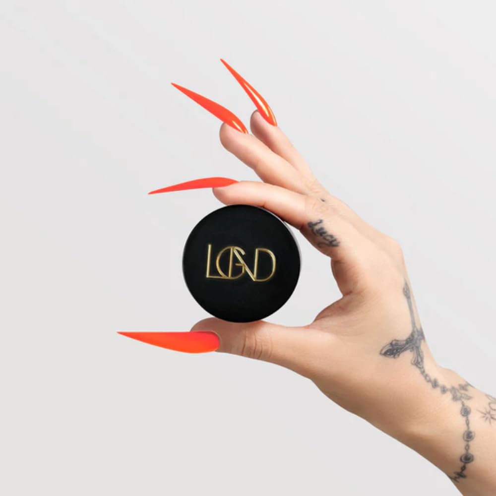 Chaun Legend maximum adhesion acrylic powder for long-lasting, chip-resistant manicures.