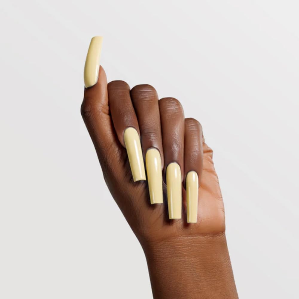 Chaun Legend bubble-free formula closeup illustrating smooth, marble-free acrylic nails