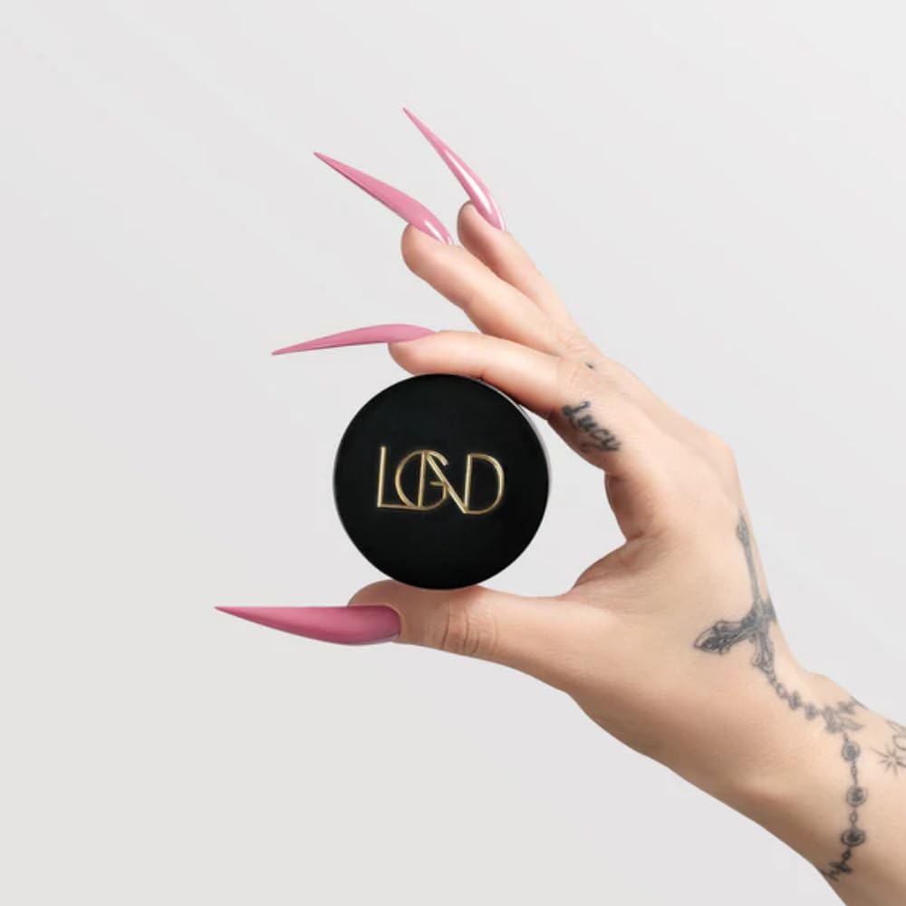 Chaun Legend gel-like finish for a glossy, salon-style look.