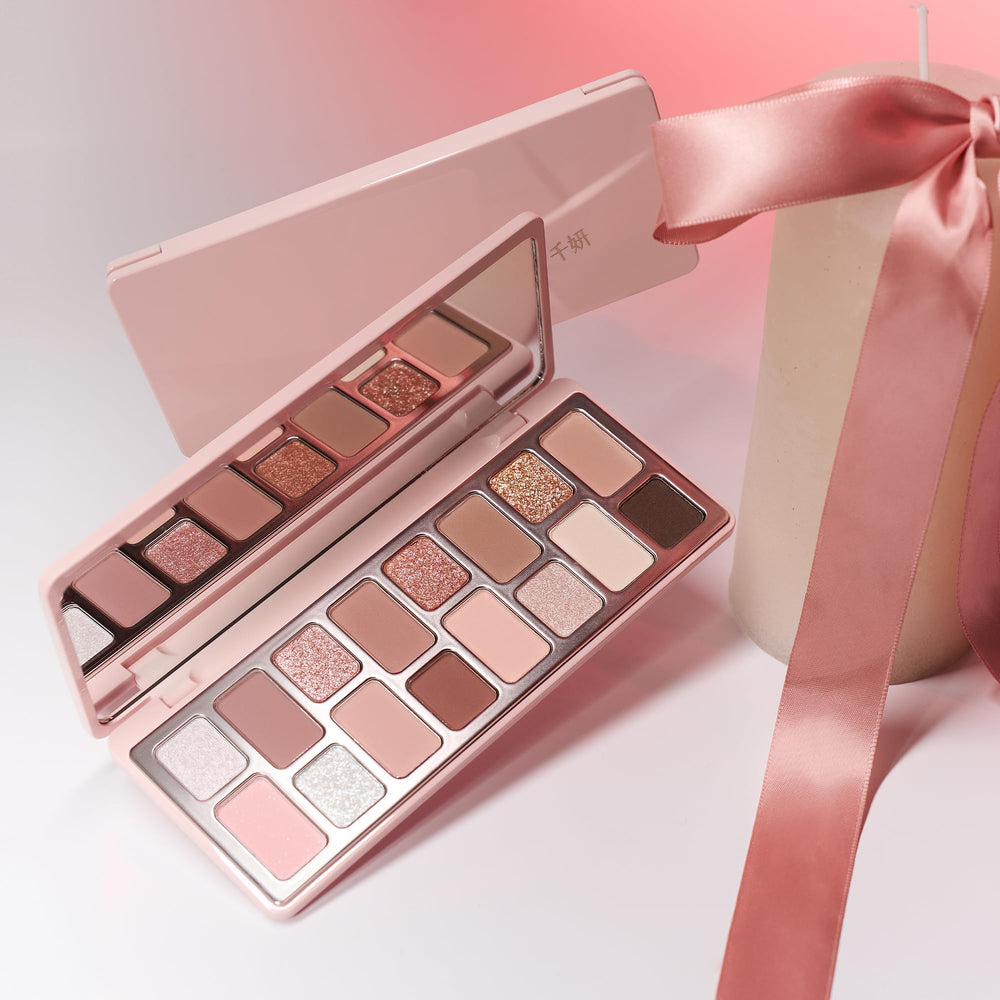 CHEERYEP Dear compact with mirror enables on-the-go touch-ups.