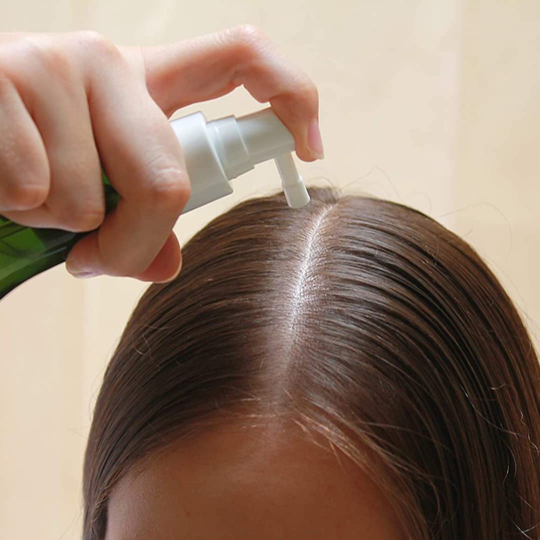 Chihtsai No.20 spray demonstrates hair-care support in daily routine.