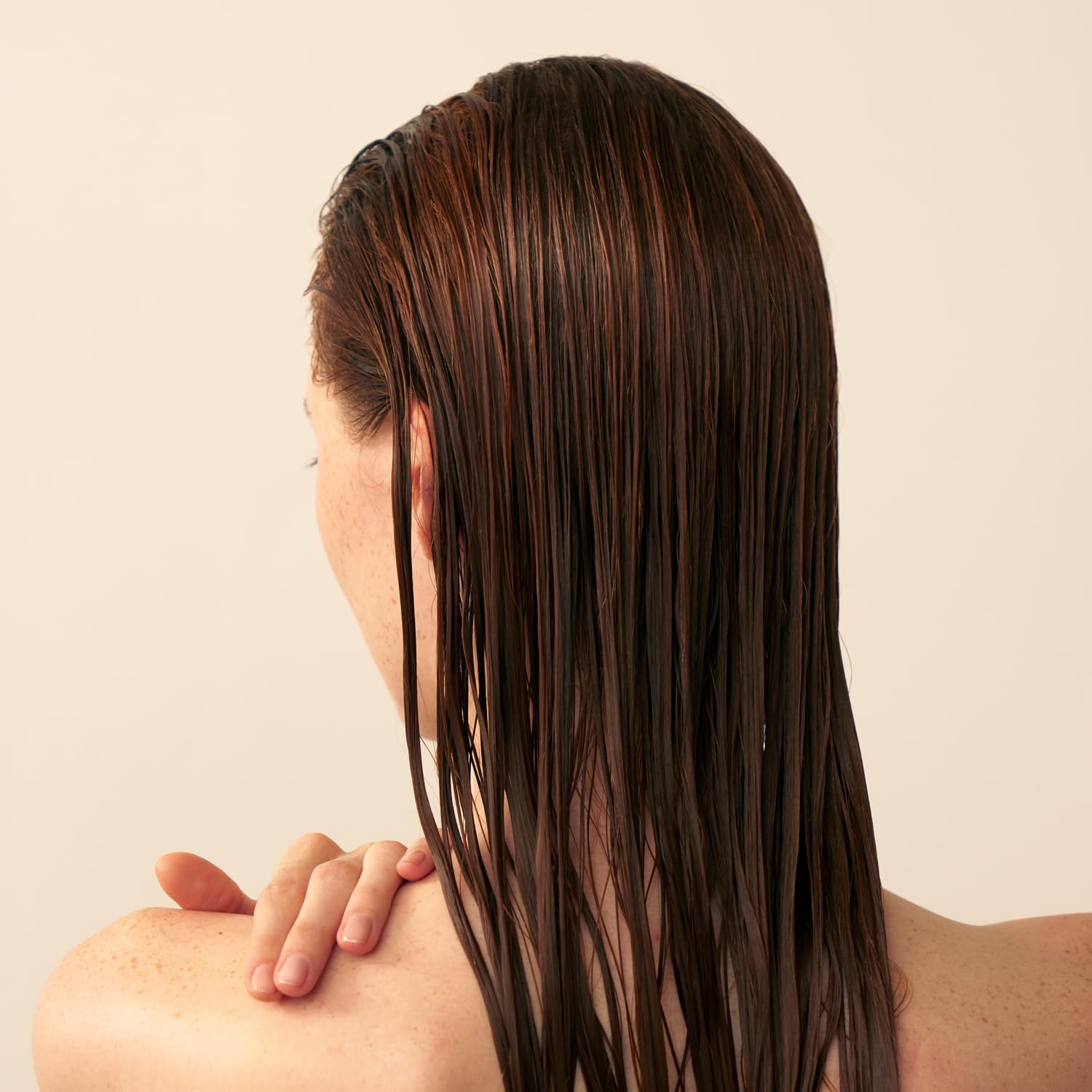 Christophe Robin Conditioner application on hair shows easy distribution
