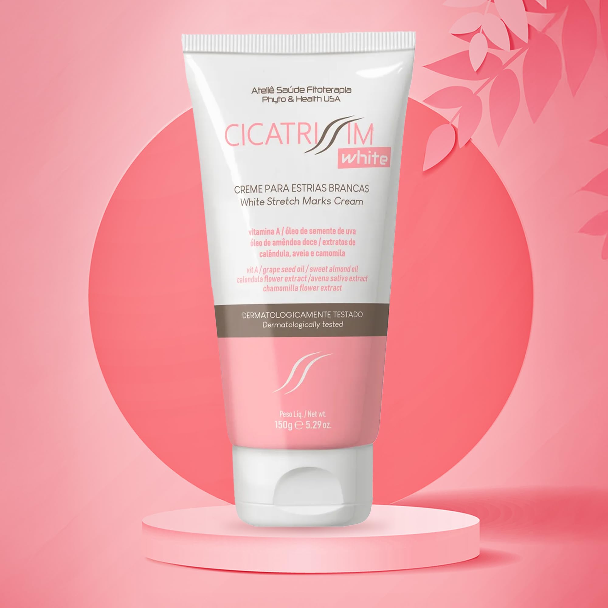 Cicatrissim White hand massage showing quick absorption, non-greasy finish.