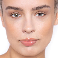 Cinema Secrets Palette features a matte finish for photo-ready skin.