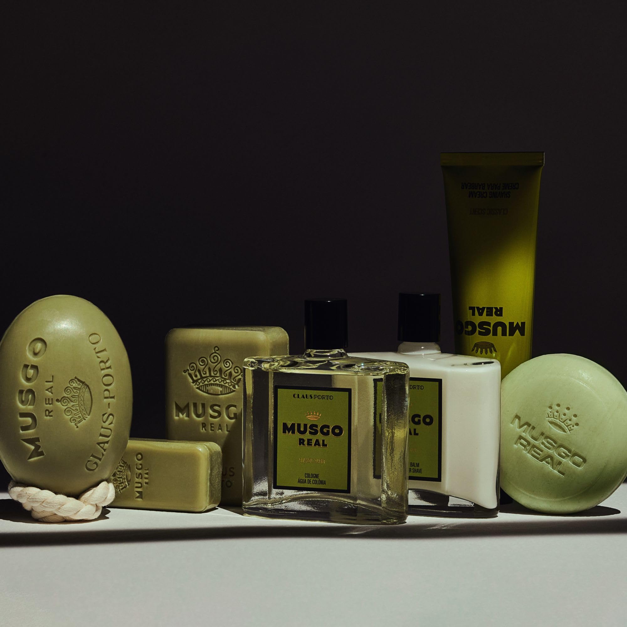 Claus Porto Musgo Real classic soap image emphasizes walnut oil moisture for skin feel