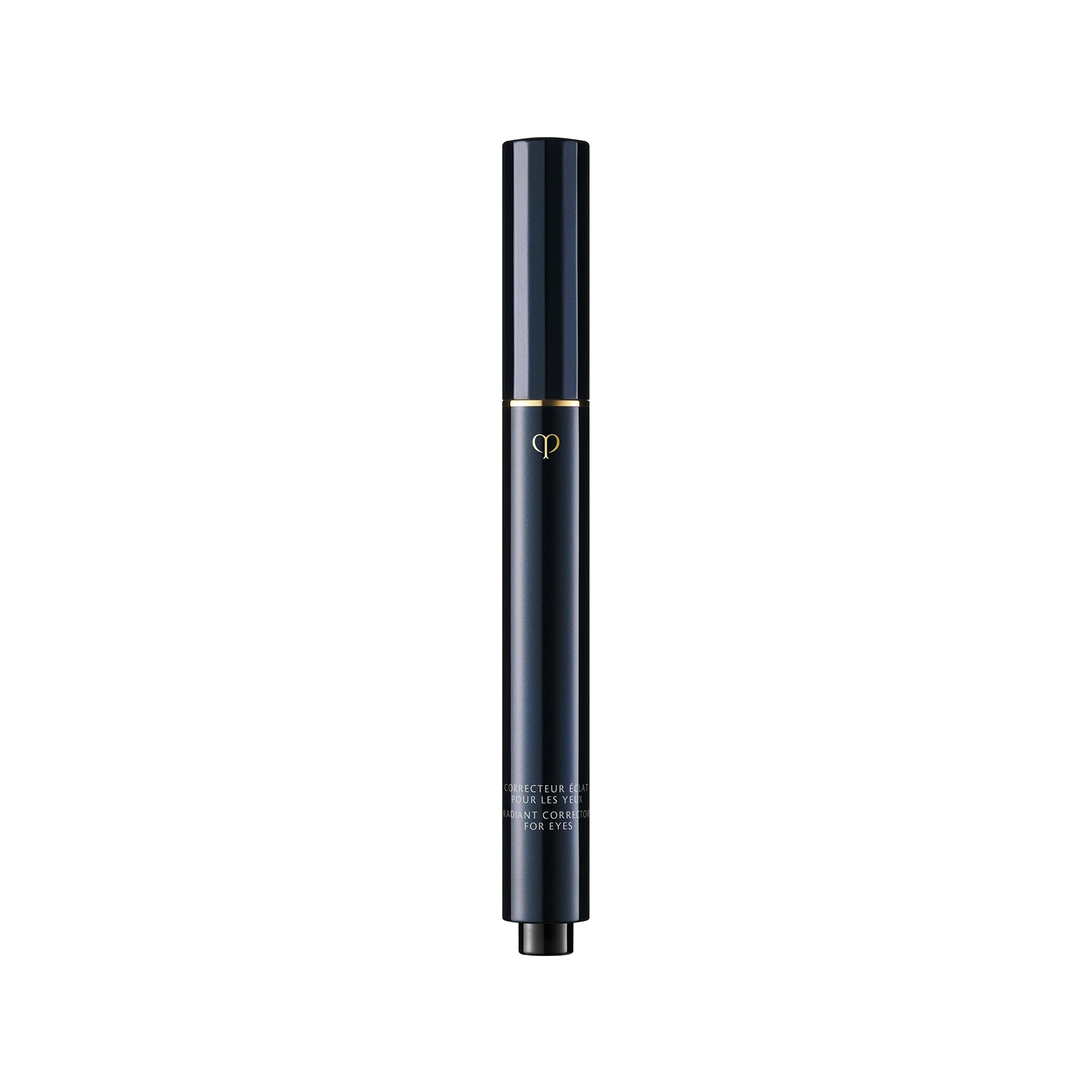 Cle de Peau Beauté Radiant Corrector Eyes Hazelnut applied for a luminous finish