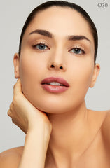 Clé de Peau Beauté Radiant Fluid Foundation packaging closeup highlights premium design.