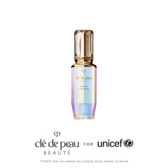Clé de Peau Beauté The Serum drop application emphasizing smooth texture and absorption