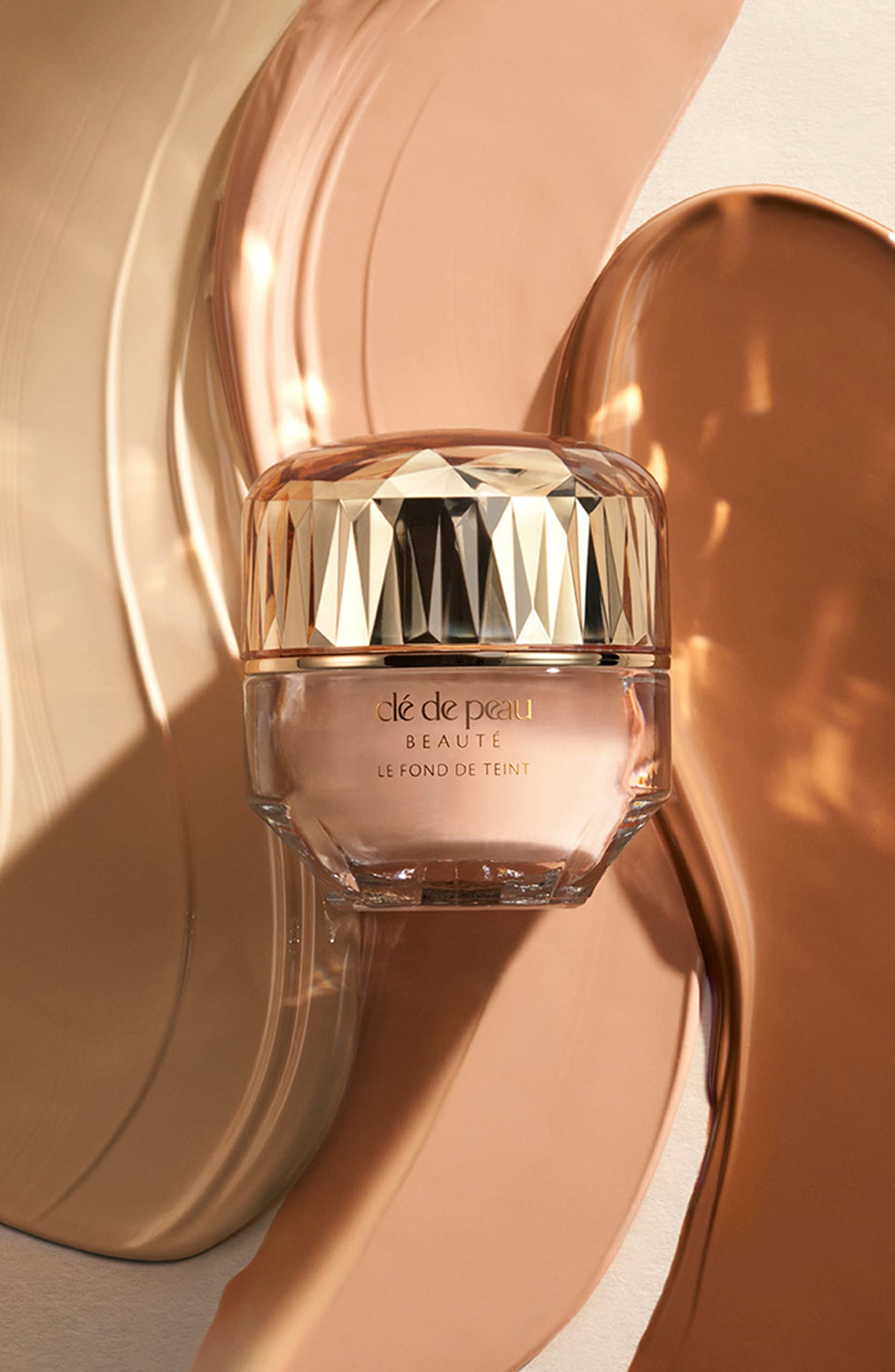 Clé de Peau Beauté B20 swatch shows cool undertones.