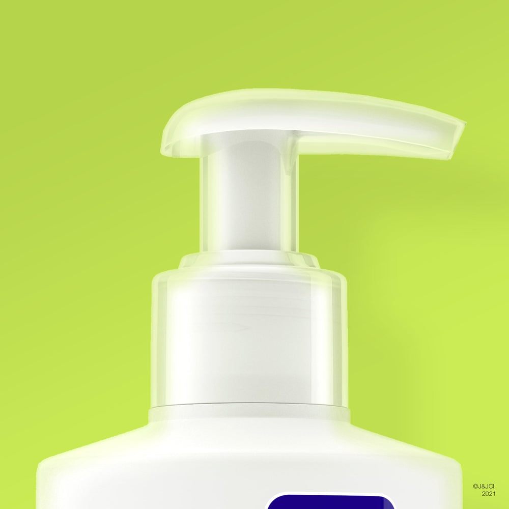 Clean & Clear Aloe Vera Gentle Cleanser fresh-aloe-scent shot evokes refreshing notes