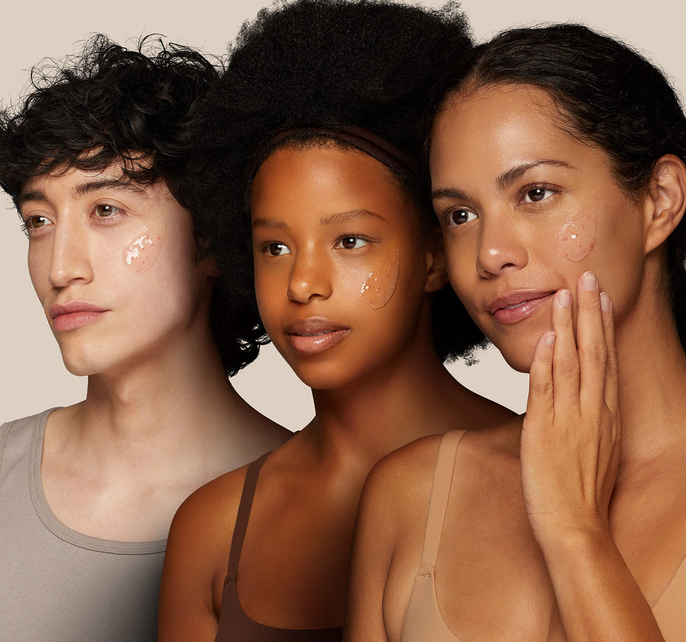 Clean & Clear oily-free formula image demonstrates pore-friendly cleansing that rinses clean.